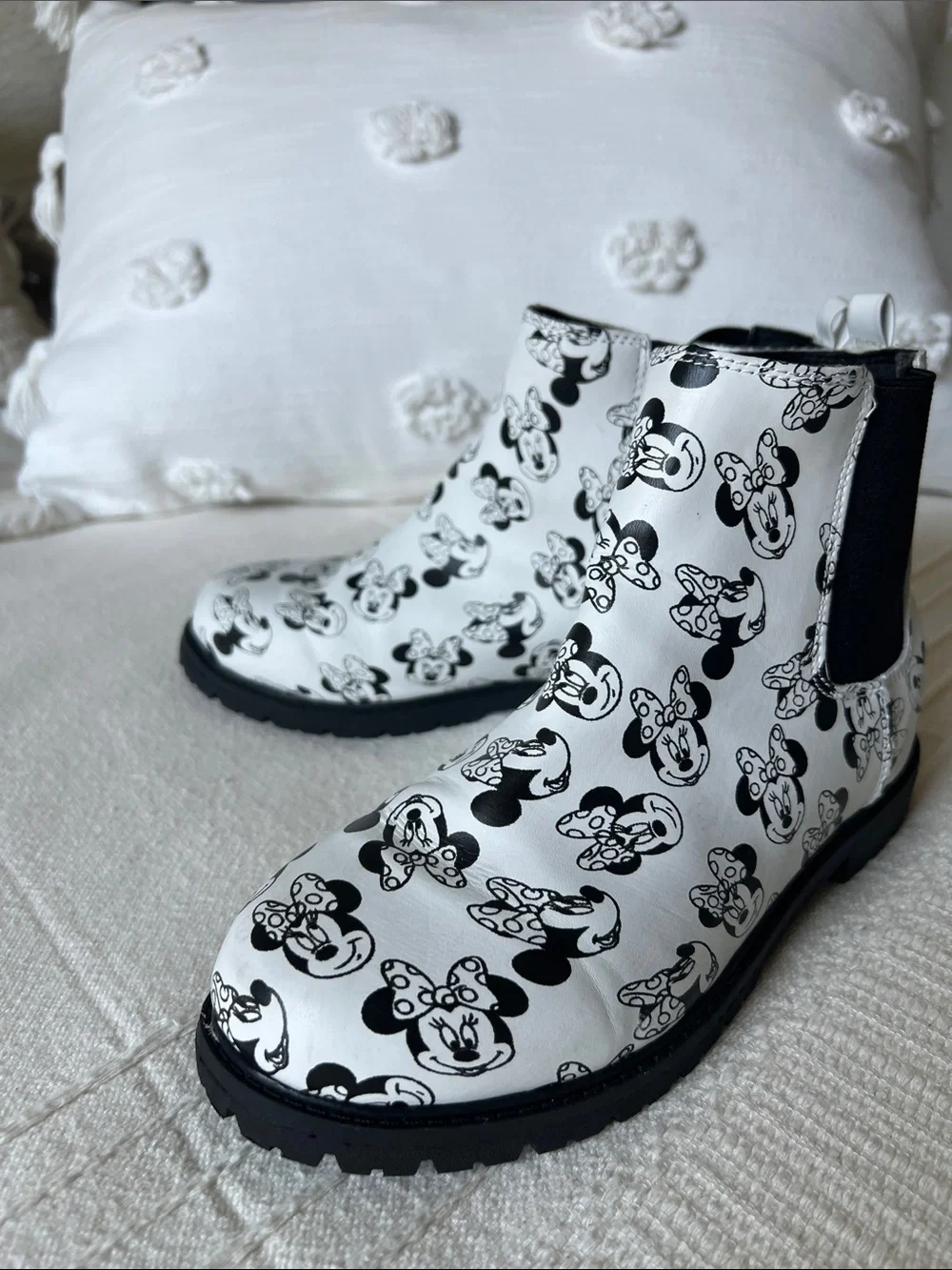 Disney Minnie Mouse Black & White Minnie Print Kids Chelsea Boots